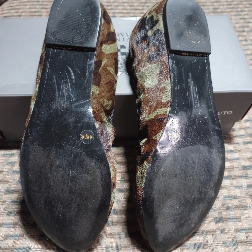 Vince Camuto Green and Brown Camouflage Flats - Picture 10 of 12